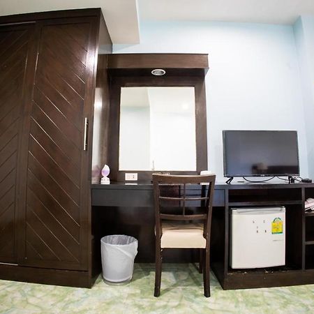 Riviera Patong Hotel Bagian luar foto