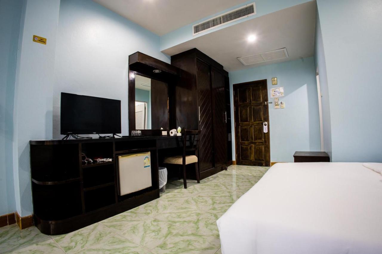 Riviera Patong Hotel Bagian luar foto