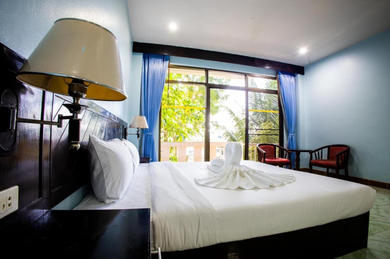 Riviera Patong Hotel Bagian luar foto