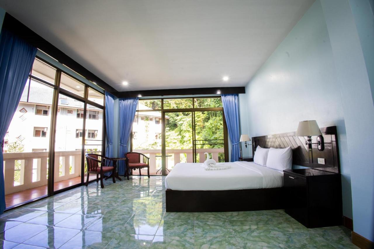 Riviera Patong Hotel Bagian luar foto