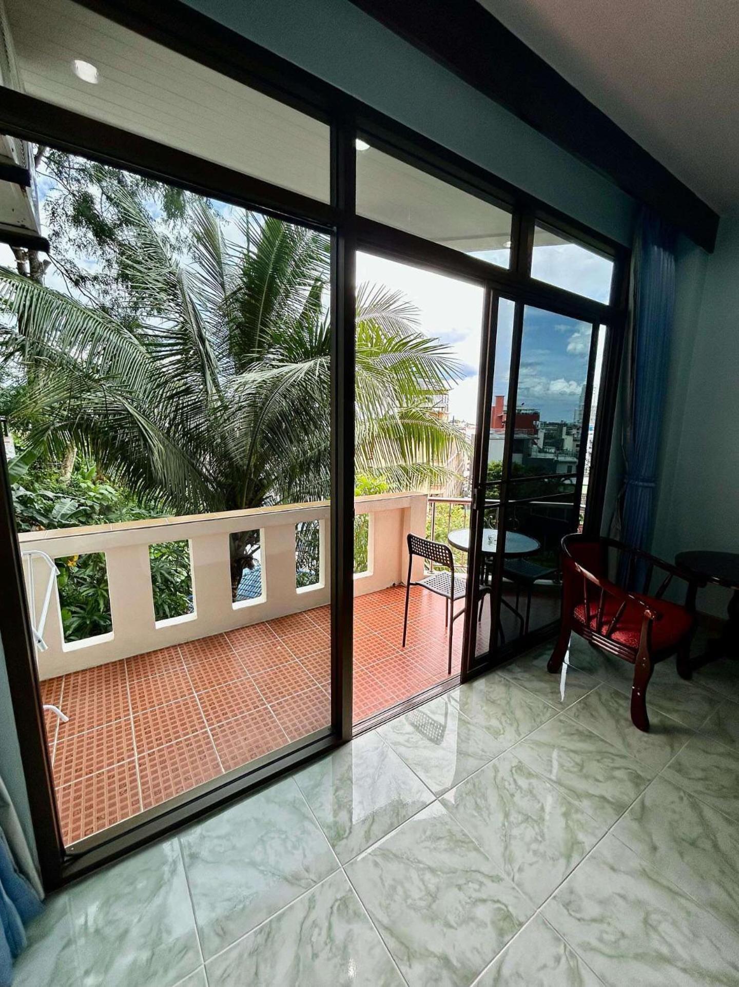 Riviera Patong Hotel Bagian luar foto